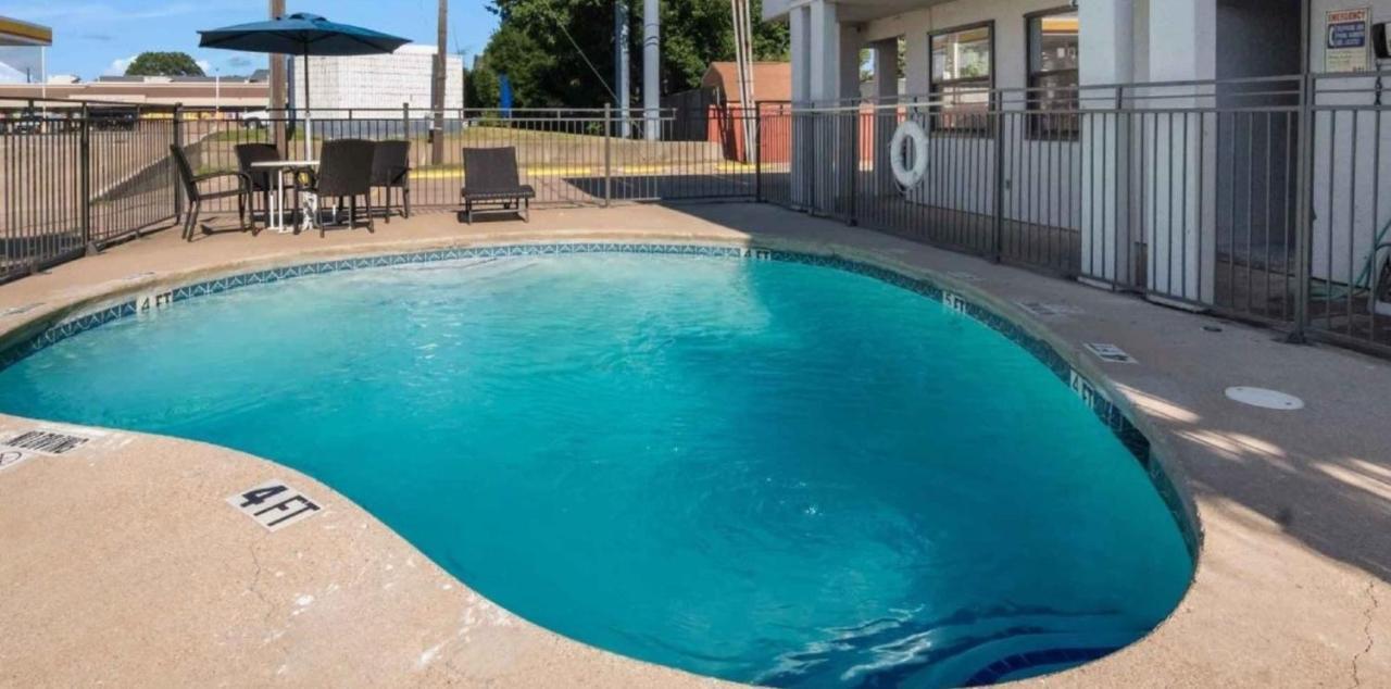 Motel 6 Irving - Loop 12 Eksteriør billede