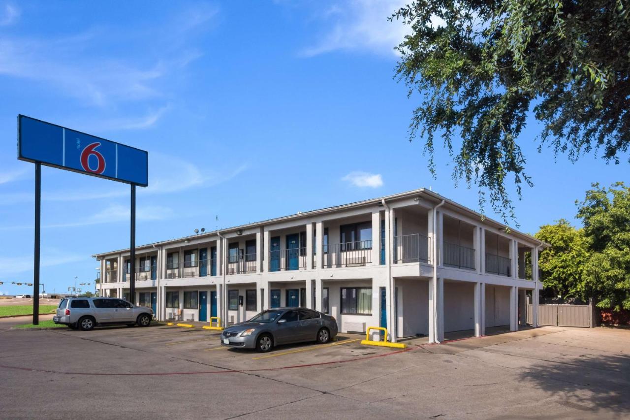 Motel 6 Irving - Loop 12 Eksteriør billede
