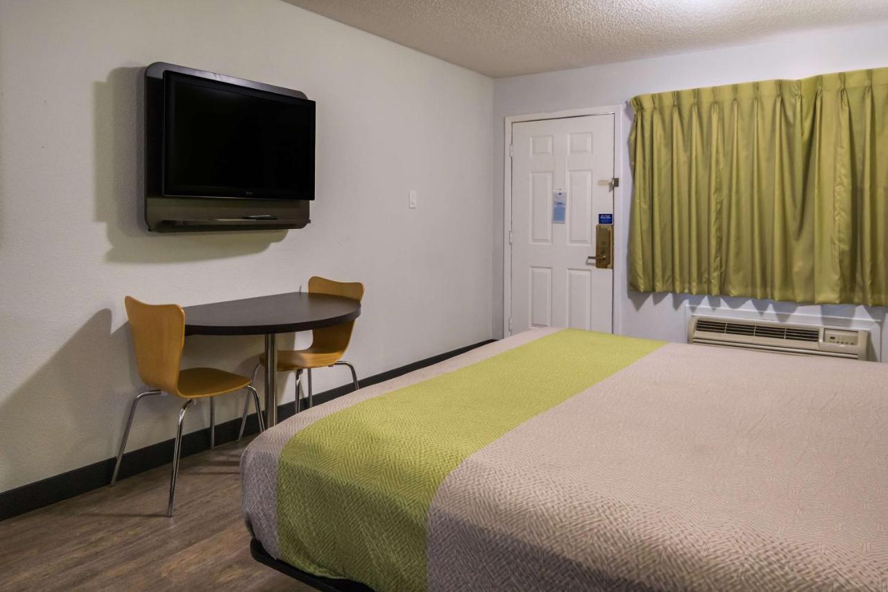 Motel 6 Irving - Loop 12 Eksteriør billede