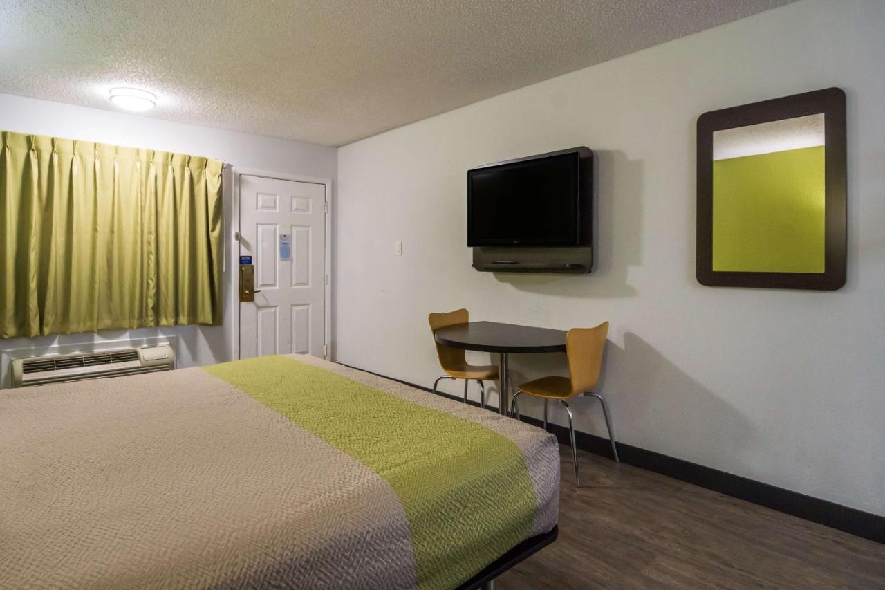 Motel 6 Irving - Loop 12 Eksteriør billede