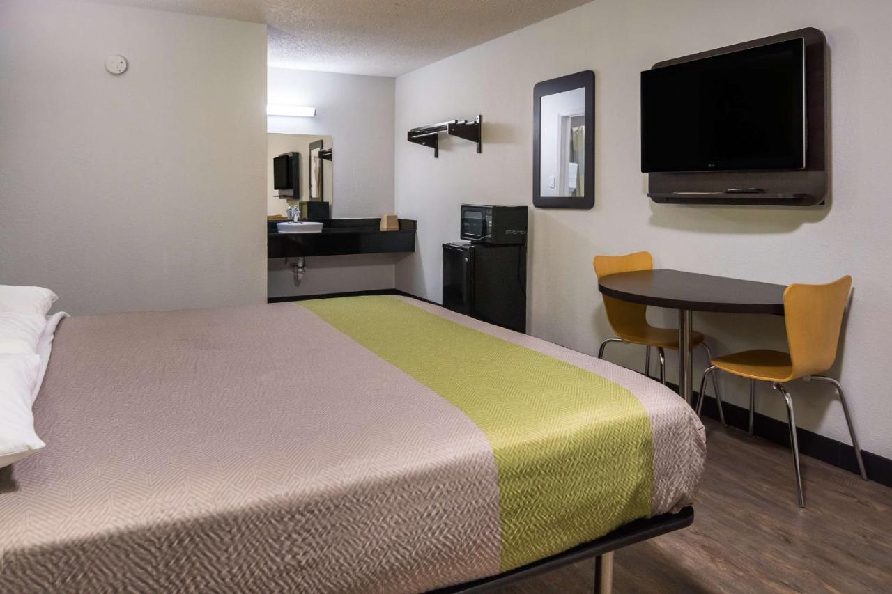 Motel 6 Irving - Loop 12 Eksteriør billede