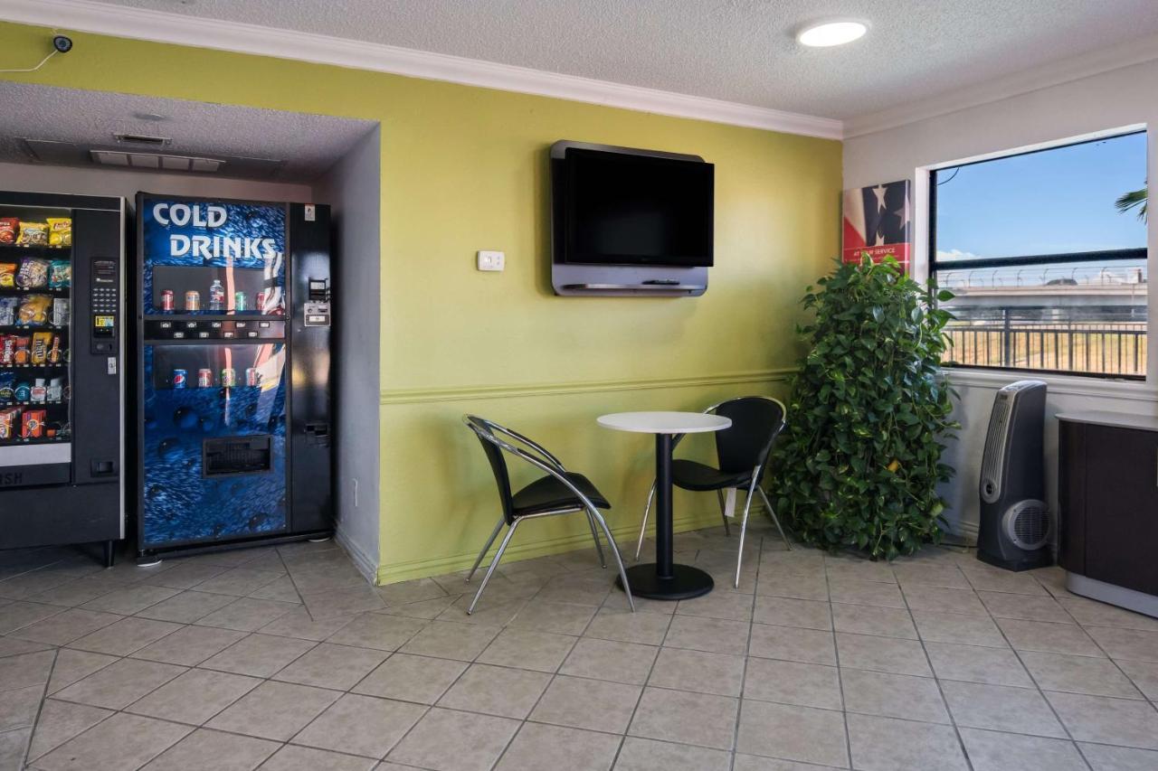 Motel 6 Irving - Loop 12 Eksteriør billede